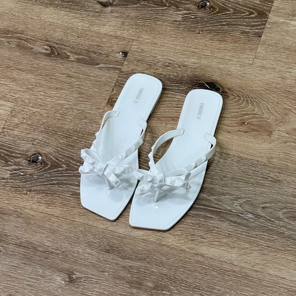 Summer Staple White Sandals - Picture 5 of 6